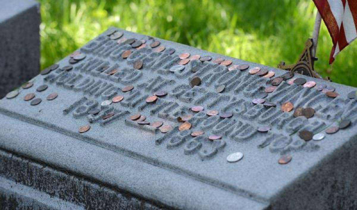 Coins OK, Grove, Headstone Symbols and Meanings, Coins