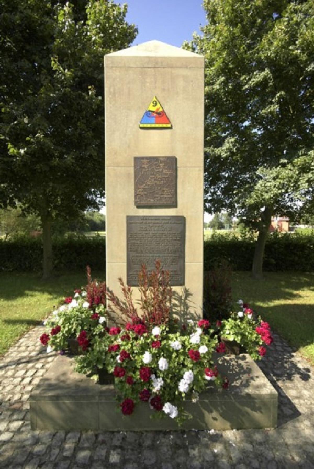 U. S. Army 9th Armored Division (Phantom) OK, Grove, Headstone Symbols and Meanings, United States Army 9th Armored Division (Phantom)