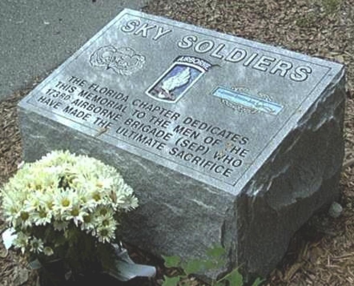 OK, Grove, Headstone Symbols and Meanings, United States Army 173rd Airborne Brigade (Sky Soldiers)