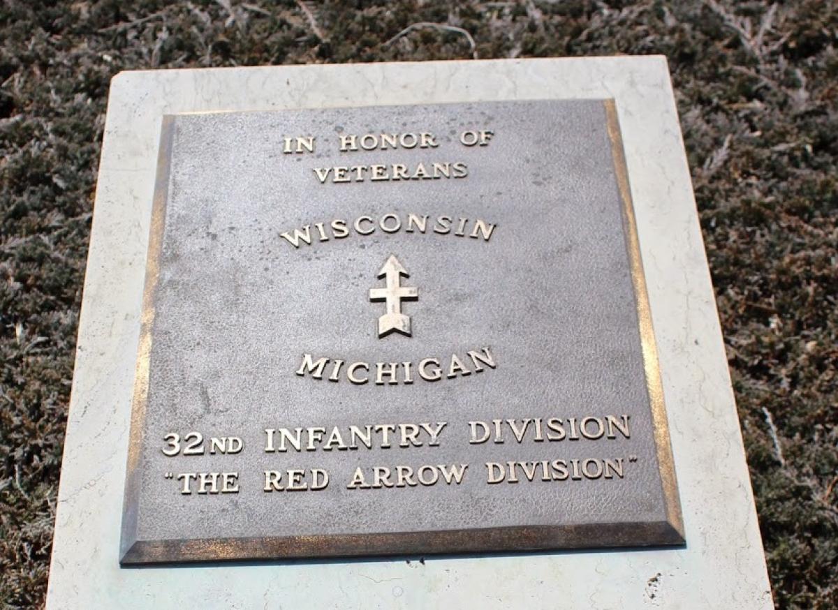 OK, Grove, Headstone Symbols and Meanings, U. S. Army 32nd Infantry Division (Red Arrow)