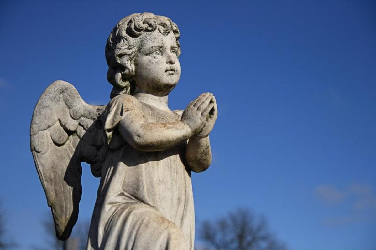 OK, Grove, Headstone Symbols and Meanings, Angel Praying