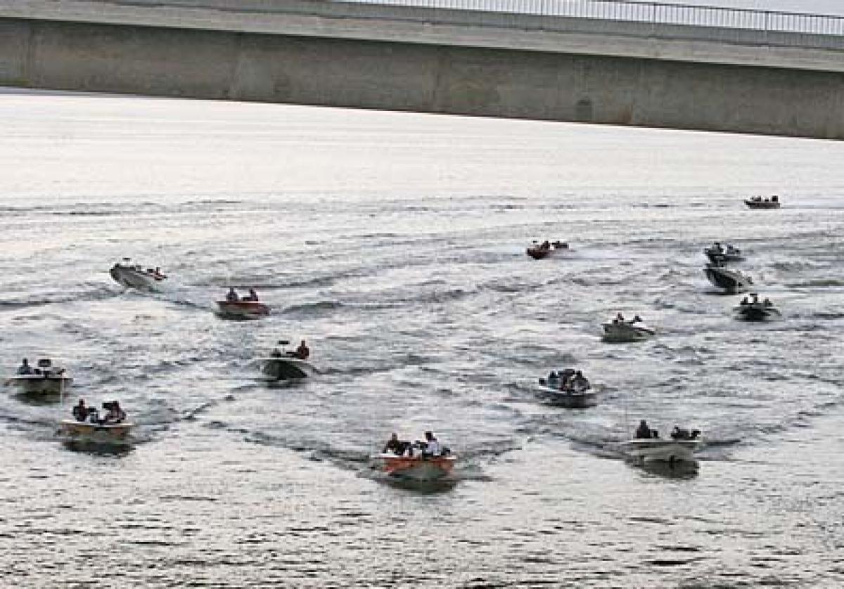 Anglers scoot across GRAND LAKE to their favorite fishing spot. oklahoma, grove, grand lake, fishing, anglers, FLW